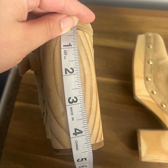 Steve Madden Hilde Tan Suede Leather Studded Clogs size 10 - Picture 8 of 9